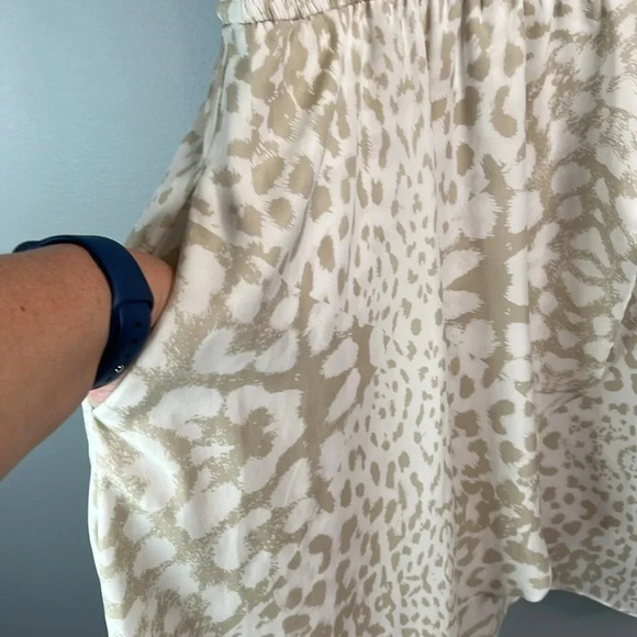 BCBGENERATION Ruffled Faux Wrap Dress Tan White Animal Leopard Print Pockets M - Picture 5 of 13